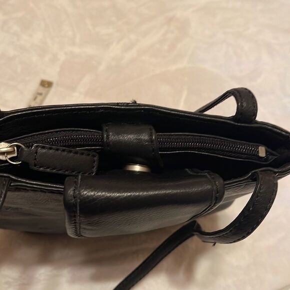 Black Leather Fossil Handbag. - Picture 6 of 11